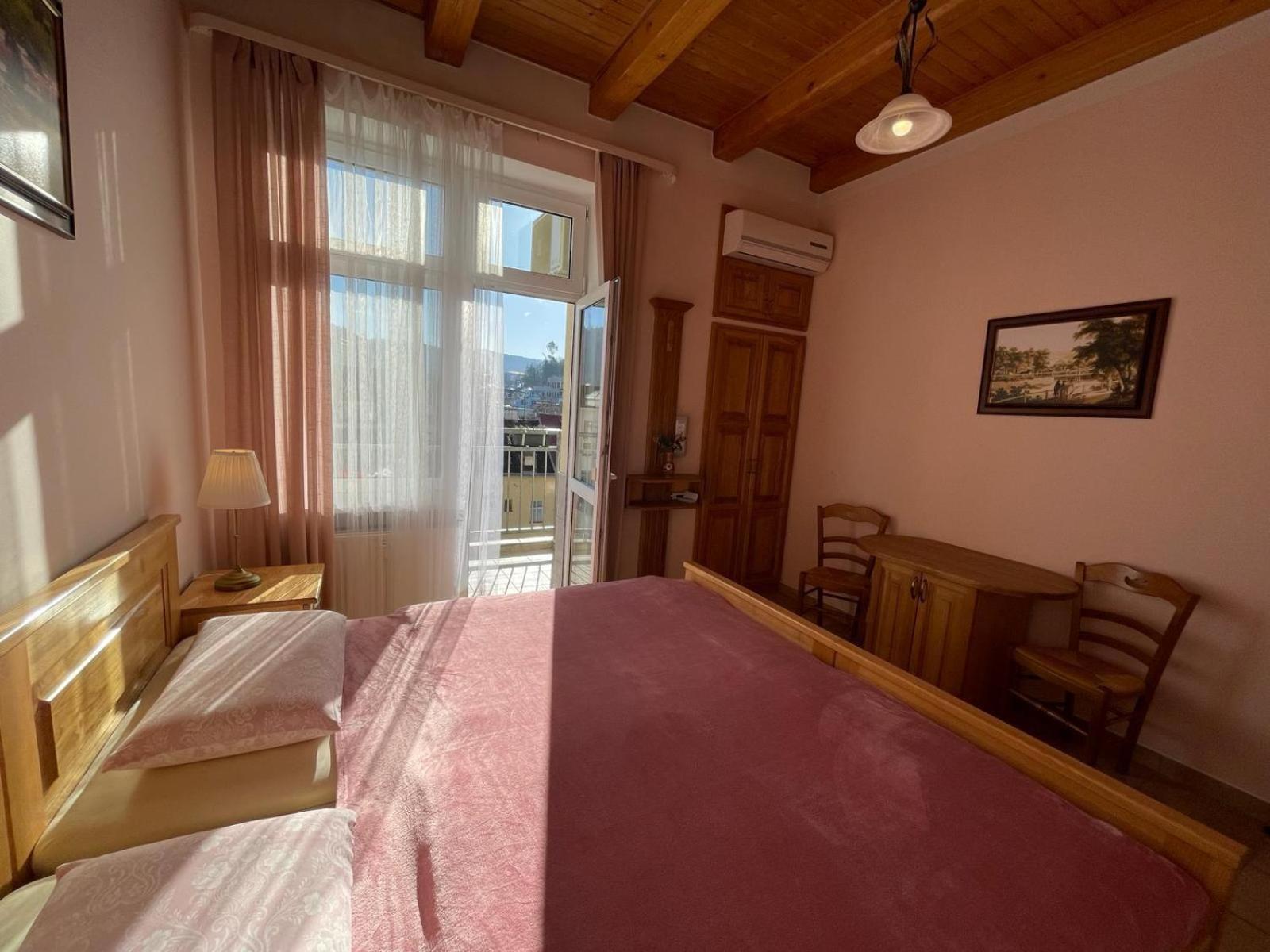 Appartment Centrum การ์โลวีวารี ภายนอก รูปภาพ
